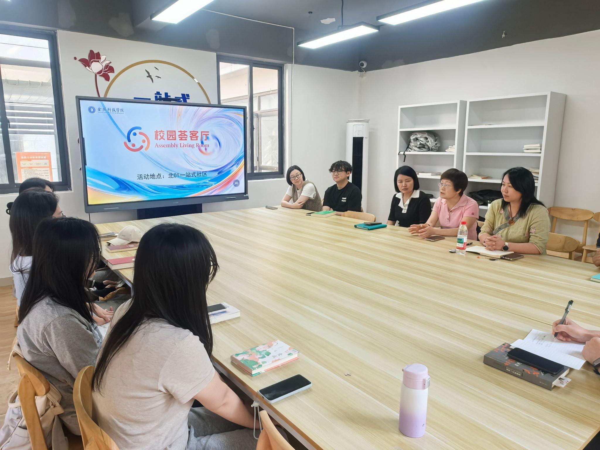 老中青三代共话经典——U8集团举办读书分享会
